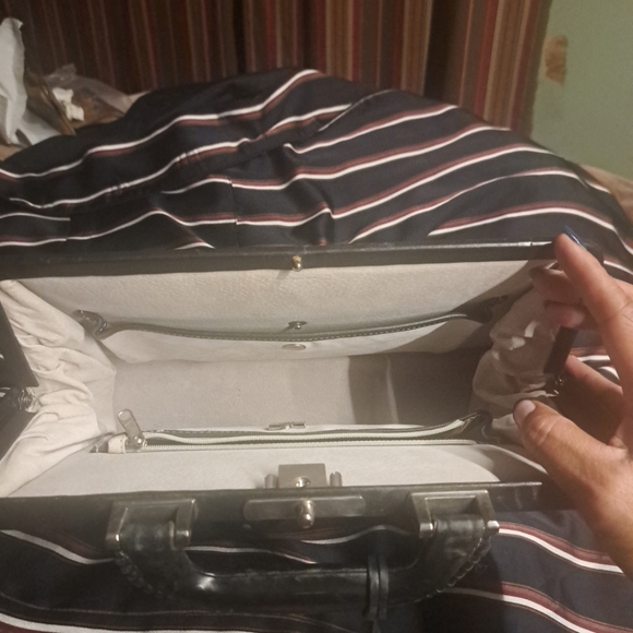 Vintage Black Leather Medical Bag/purse with Secret Locked Compartment - Picture 12 of 12